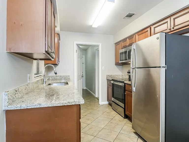 4085 Scotland St — Photo 7
