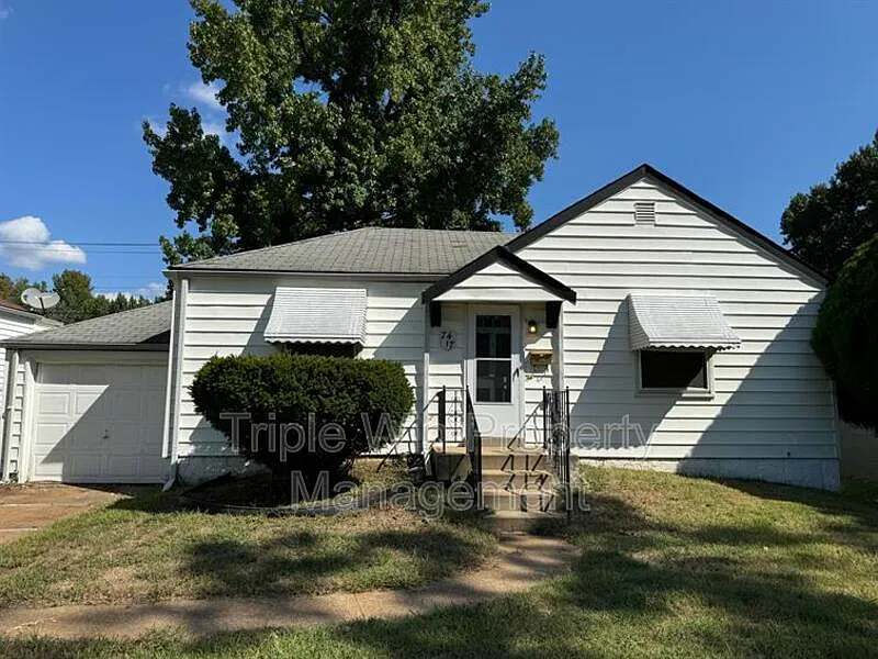 2 bed, 1.0 bath, 792 sqft, $1,250 — Photo 2