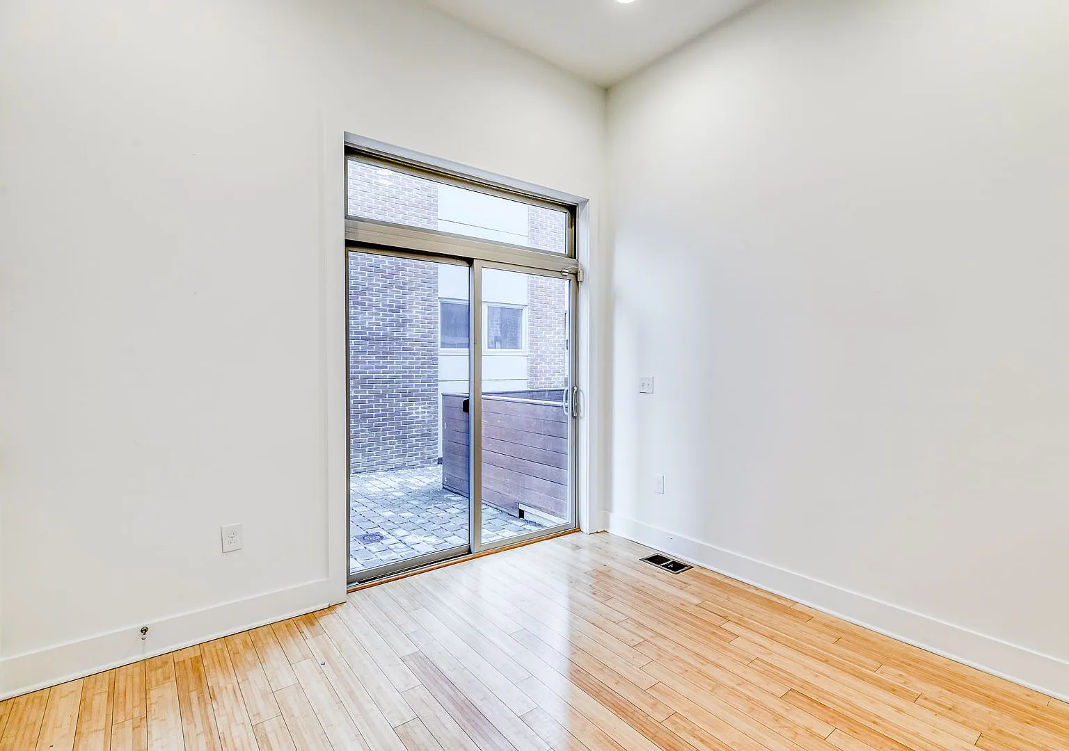 Northern Liberties Townhome with Parking — Photo 4