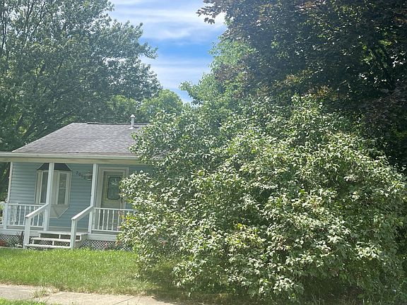 2nd image of 2050 Woodale Ave