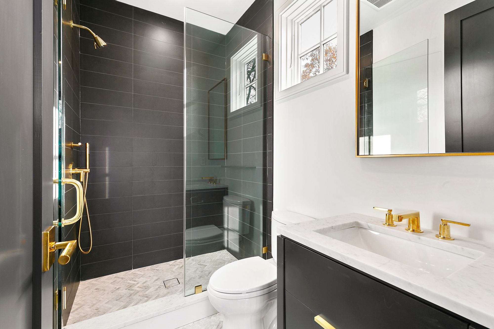 8 Bayview Ter in Southampton Out East