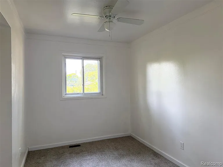 26225 Hopkins St — Photo 4