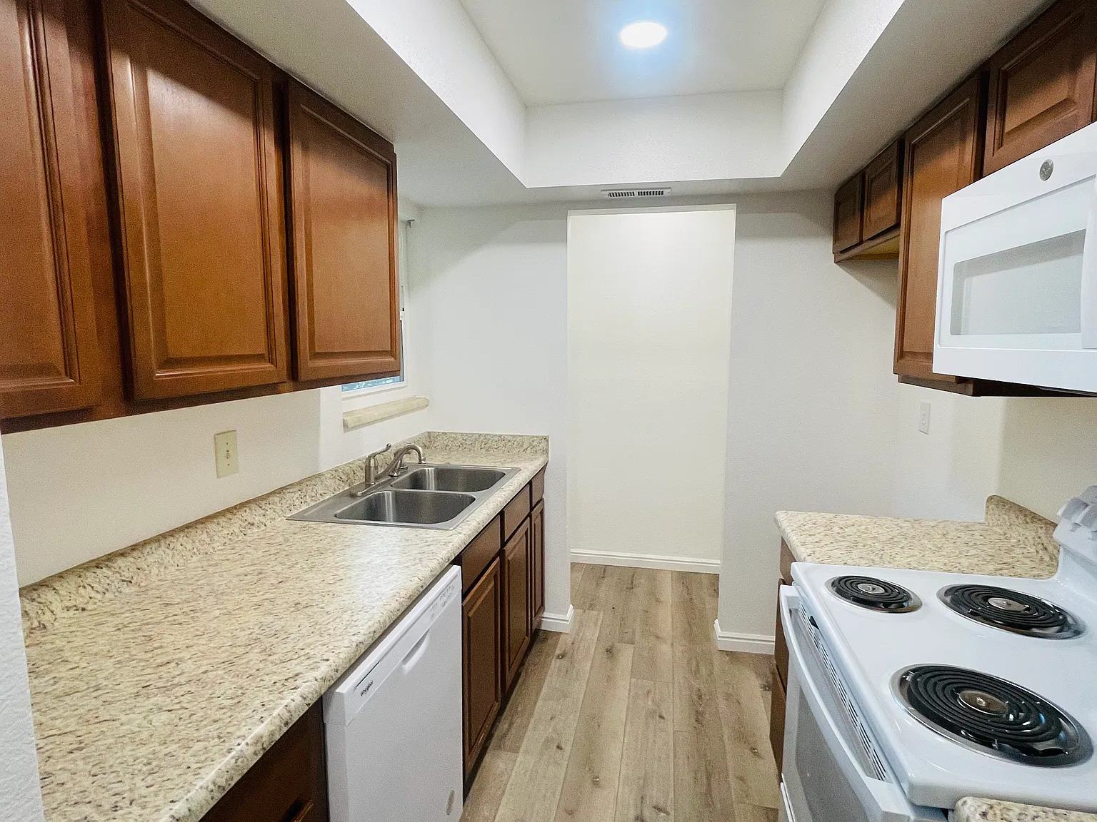 2 bed, 810 sqft, $1,400 — Photo 4