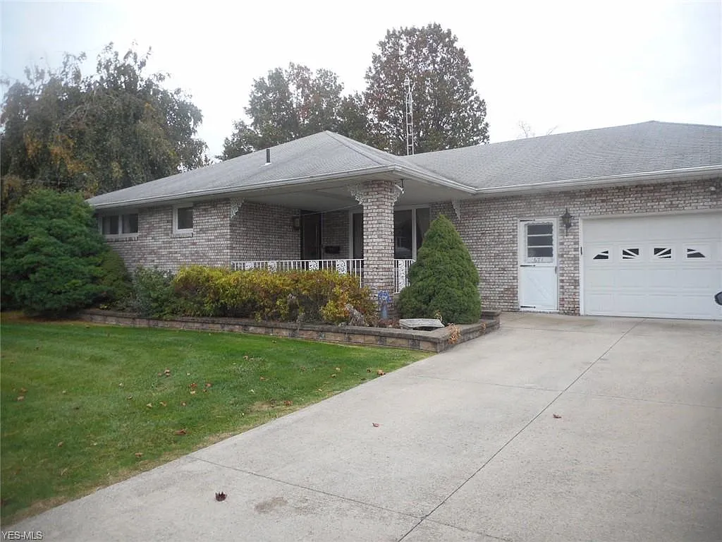 671 Robinson Rd photo 1