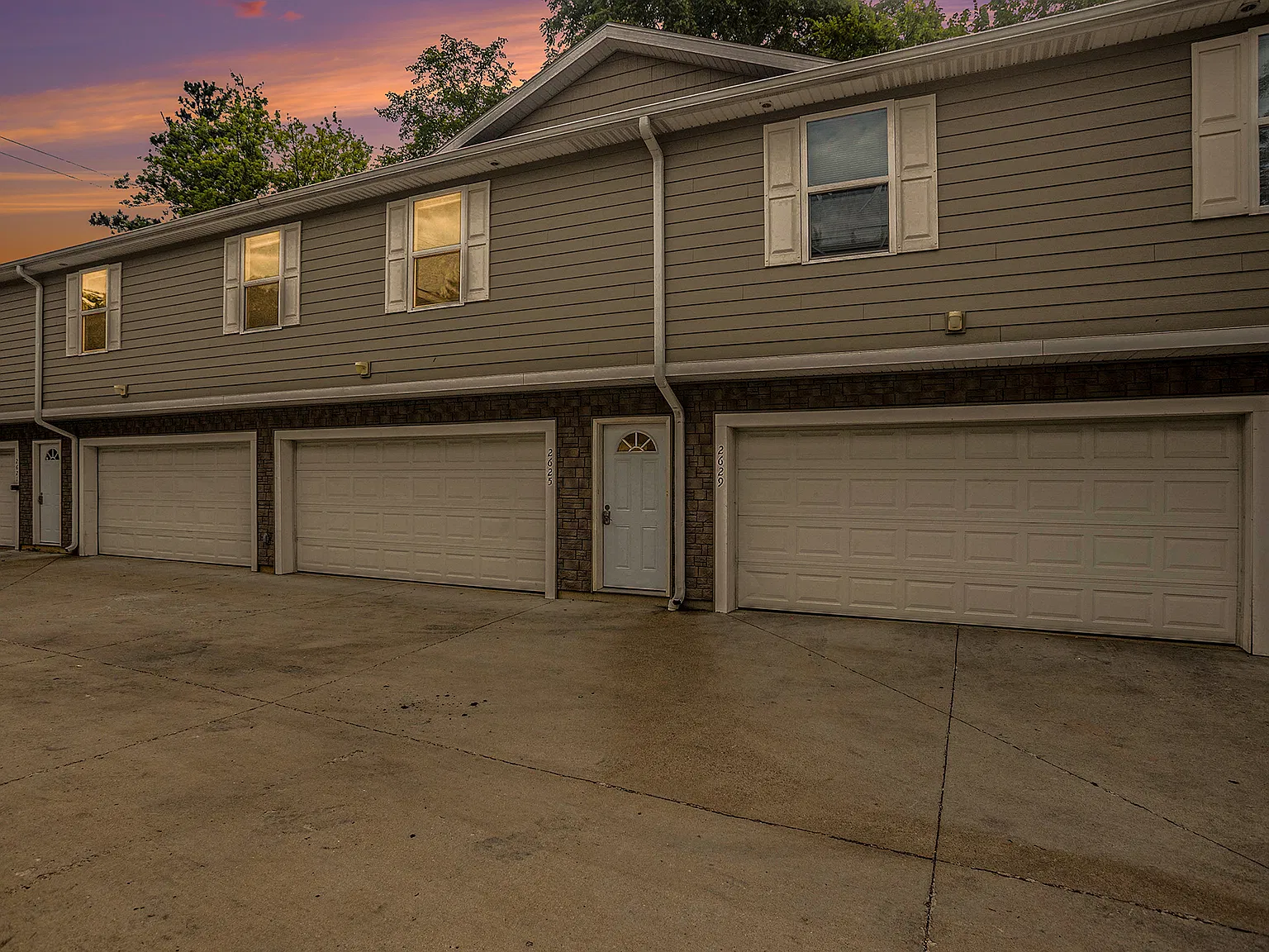 2625 Redwood Ave — Photo 1