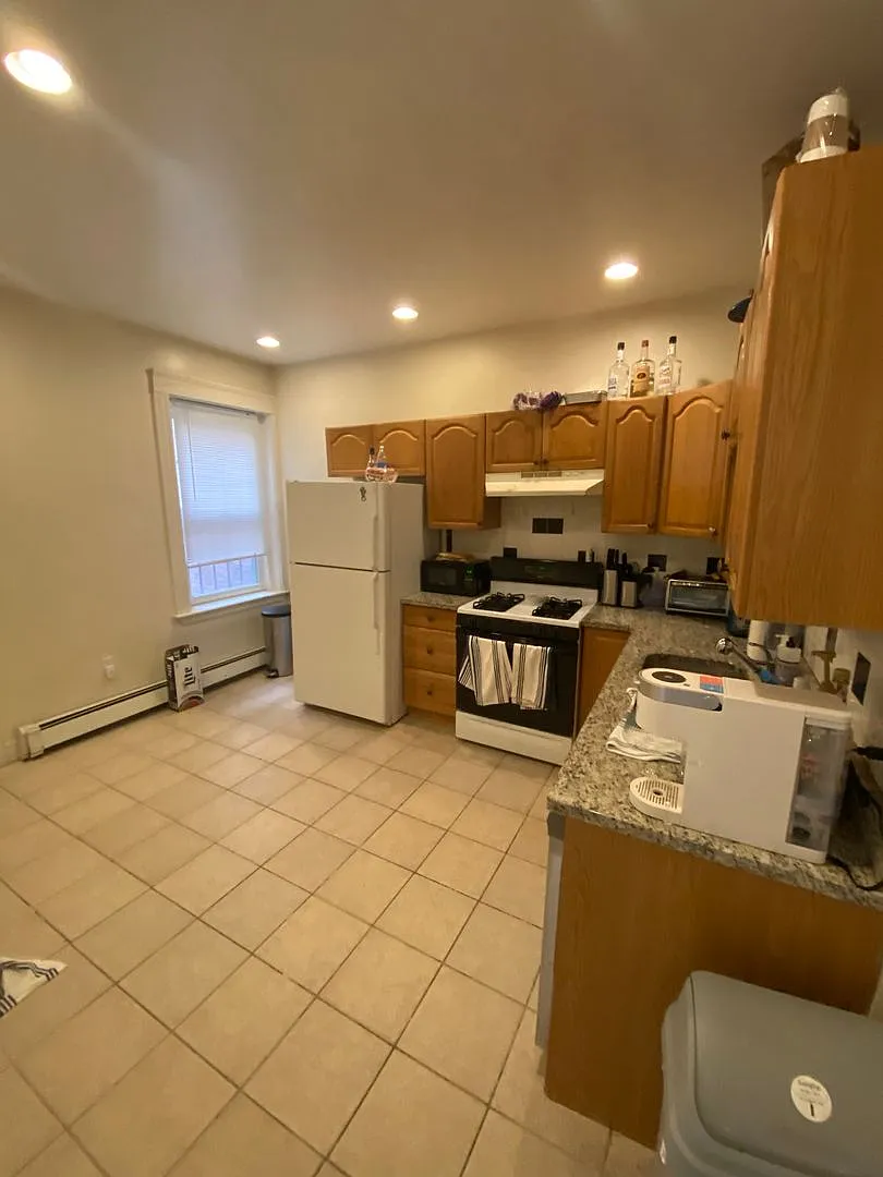 No Fee!! Nice Brighton 3 Bed/2 Bath With In-Unit Laundry & B, C And D Line Access — Photo 4