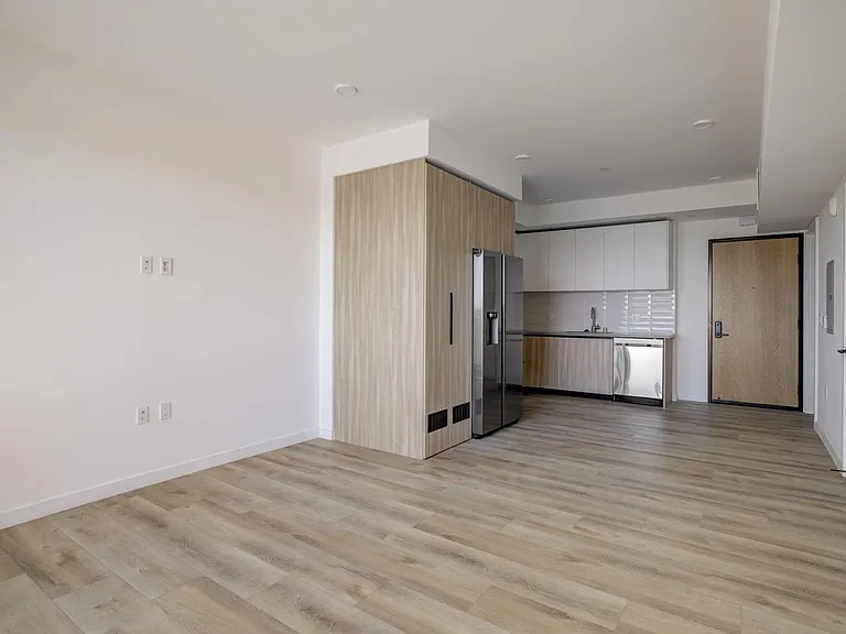 Fairfax Apartments — Photo 33