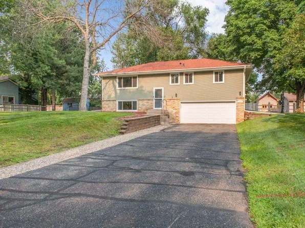 11381 Eidelweiss St NW, Coon Rapids, MN 55433