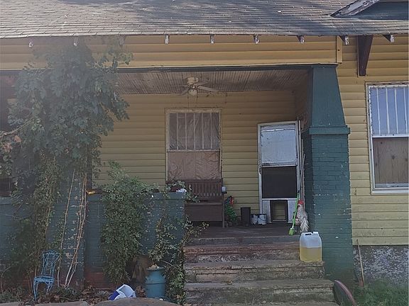 2nd image of 1112 N Hickory St