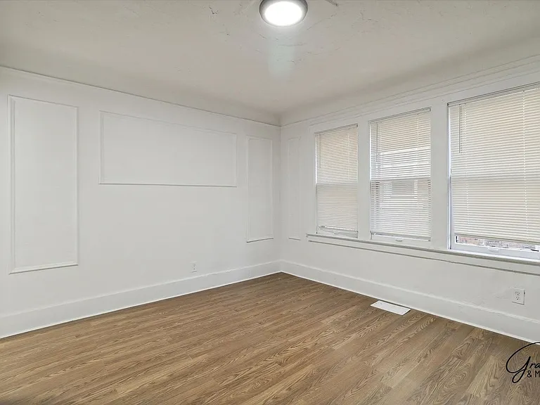 16211 Kentucky St — Photo 7