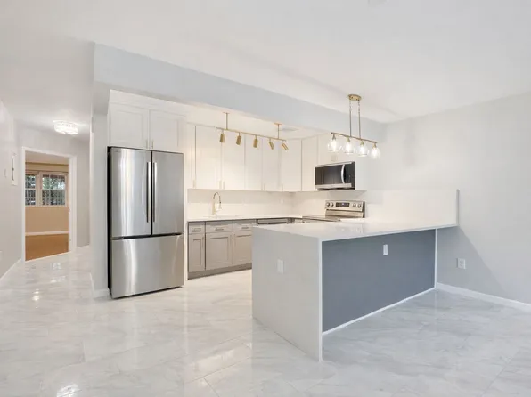 1553 East New York Avenue image 1 of 7