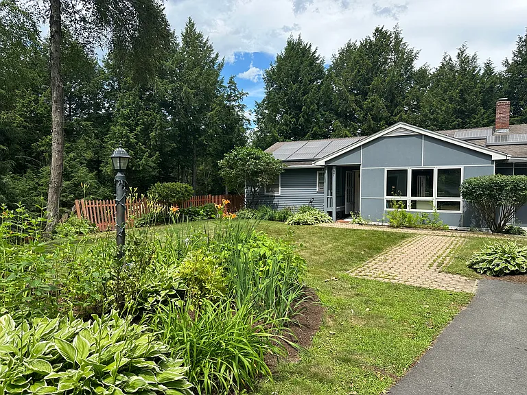67 Raymond Cir — Photo 11