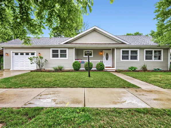 17 Willow St, Algonquin, IL 60102