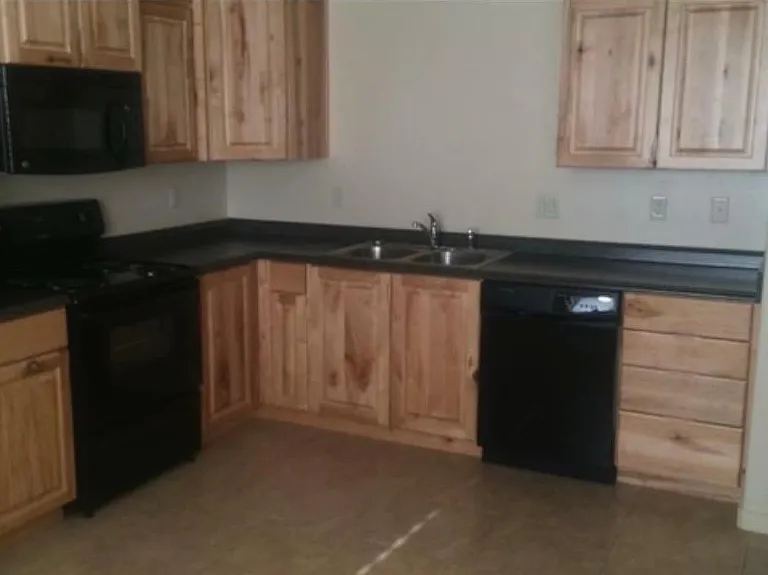 668 N 200 W — Photo 3