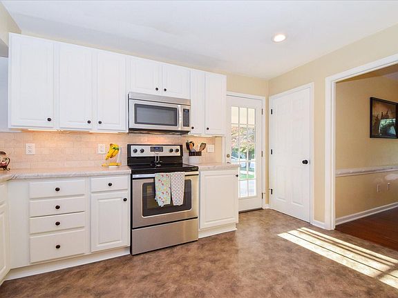 5th image of 1024 Broad Hill Dr