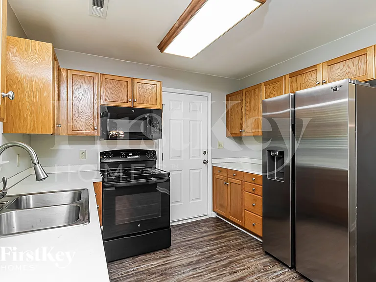 8102 Kingston Dr — Photo 9