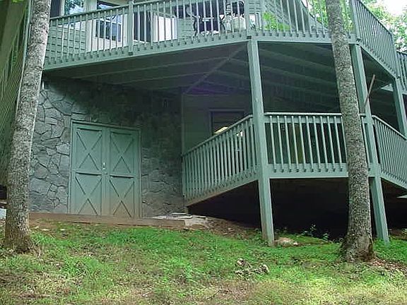 5th image of 141 Laurie Ln