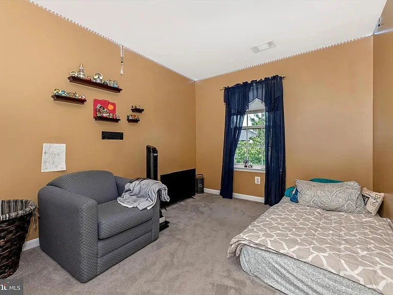 124 Cavenrock Ct — Photo 36