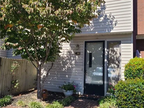 203 Forest View Ct, Winston Salem, NC 27104