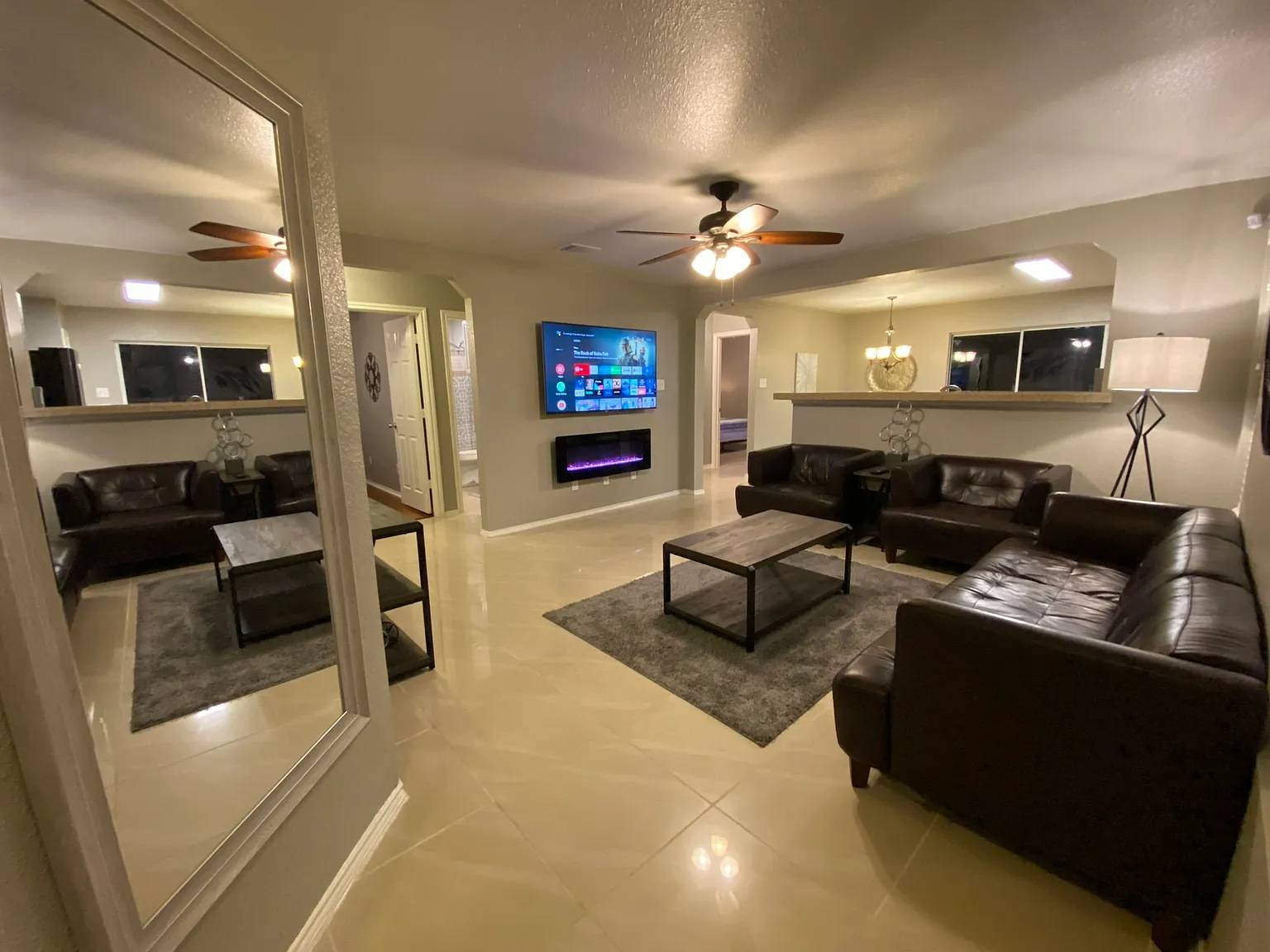 3 bed, 1196 sqft, $3,900 — Photo 1