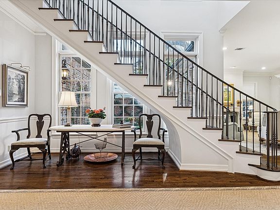 2nd image of 5515 Sauve Ln