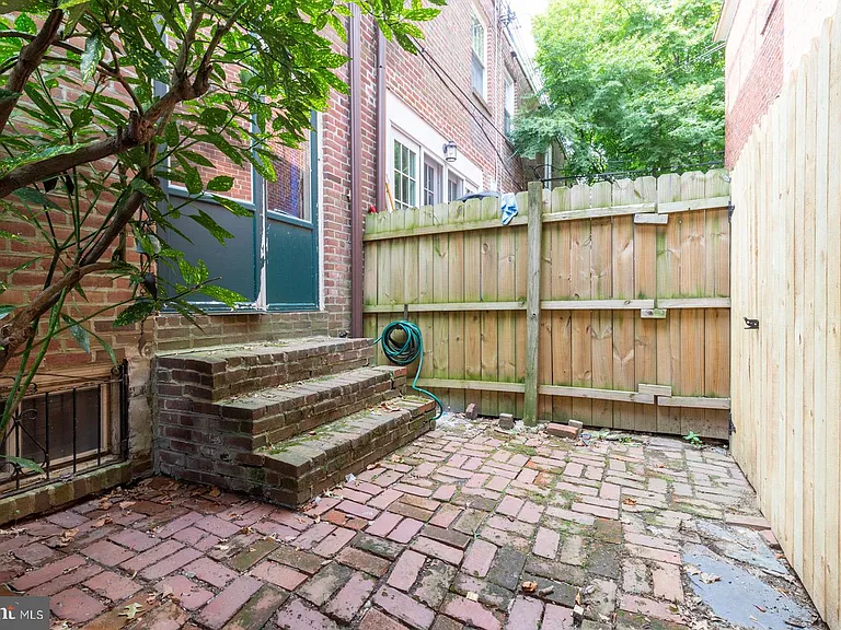 404 S Croskey St #A — Photo 11