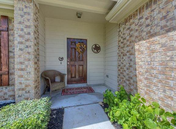 3rd image of 1217 Montell Ln