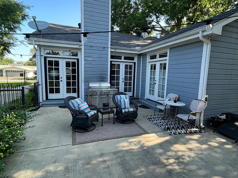 420 E Franklin St — Photo 11