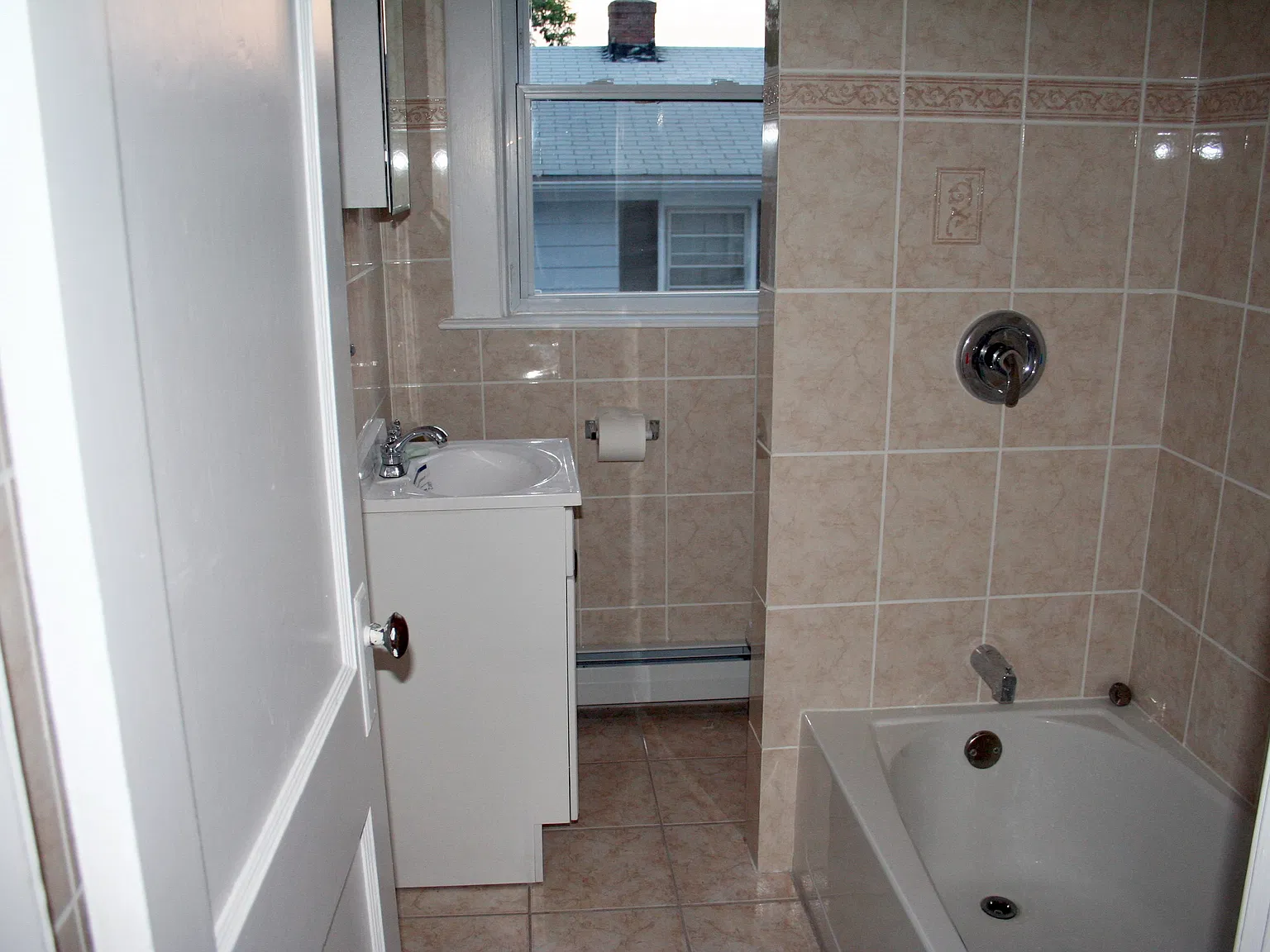 2 bed, 1100 sqft, $2,000 — Photo 3
