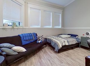 35 E Division, Chicago, IL 60610