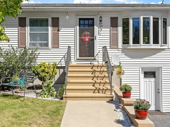 8 Pershing St, Worcester, MA 01606