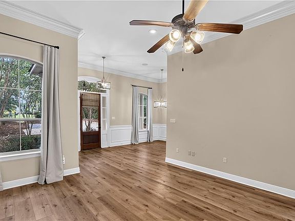 5th image of 925 Beau Chene Dr