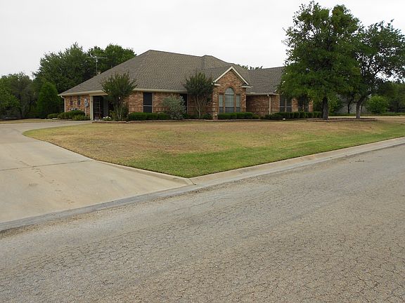 2nd image of 113 Lakeside Oaks Cir