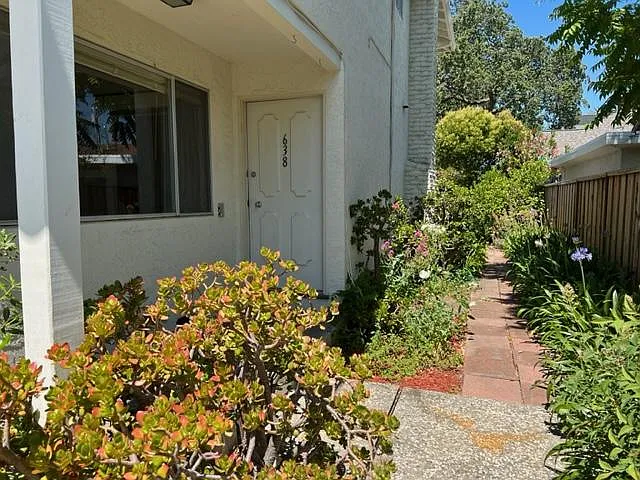 638 College Ave #638 — Photo 1