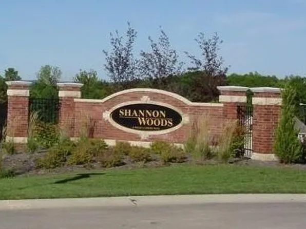 1946 Woodridge Dr, Leavenworth, KS 66048