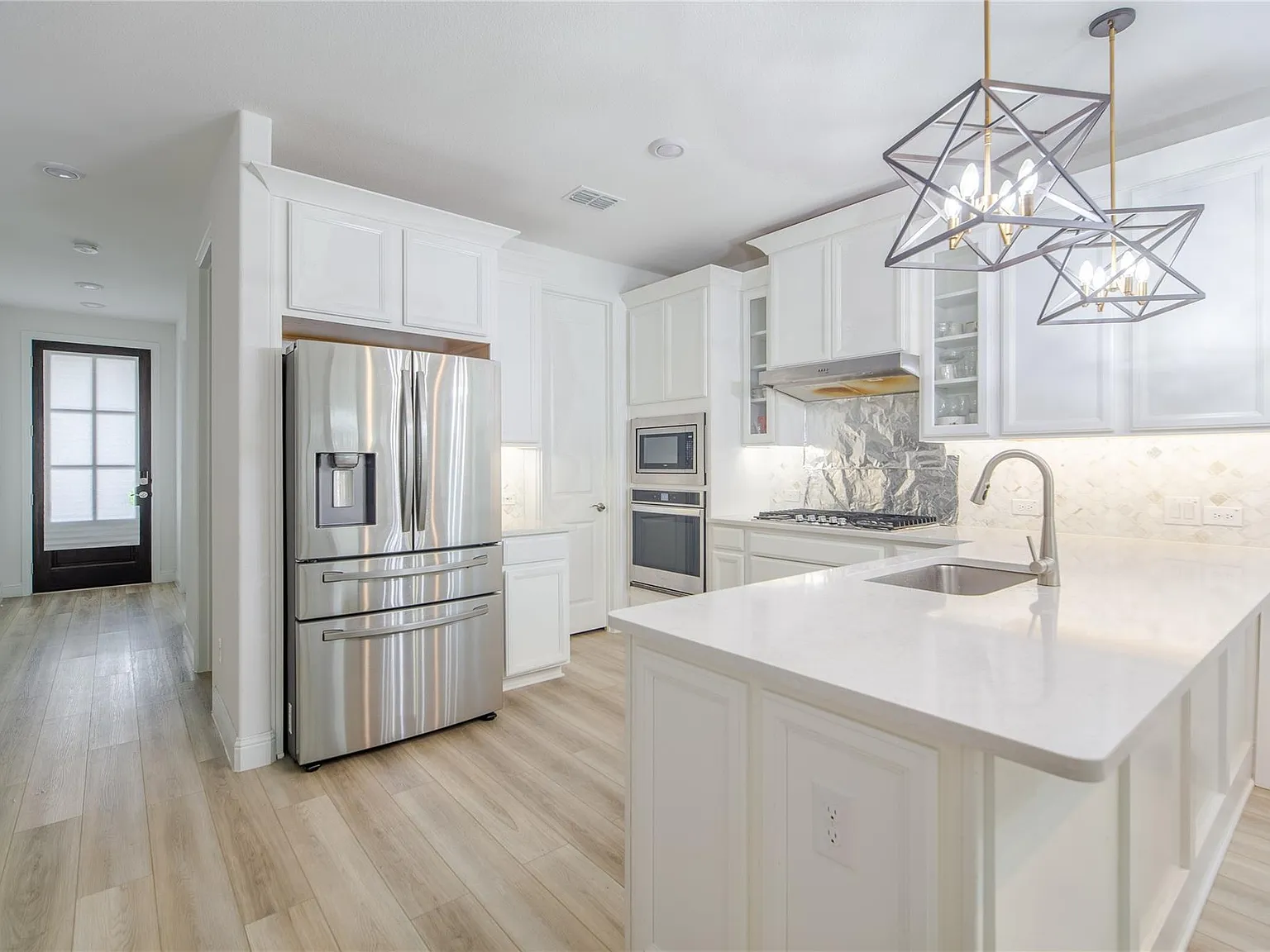 4 bed, 3.5 bath, 2630 sqft, $2,750 — Photo 4
