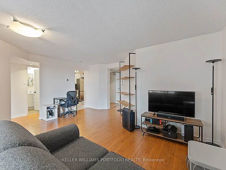 705 King St W #601 — Photo 8
