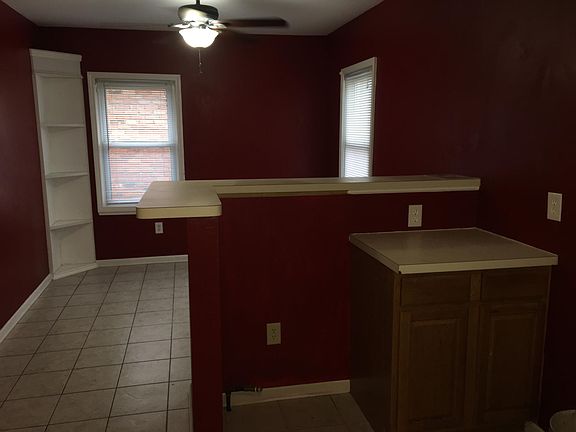 5th image of 23526 Grove St