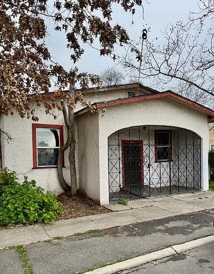 1st image of 2354 Oakmont St