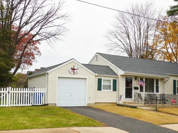 7 Median Dr, Wilmington, DE 19803