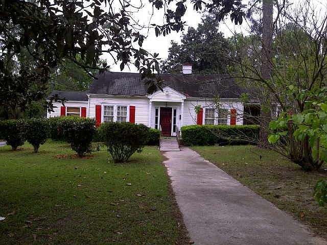 1st image of 918 Hillcrest Ave