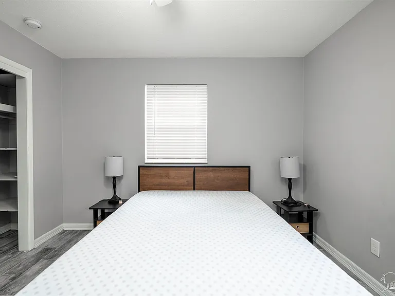 8100 Six Pence Dr — Photo 12