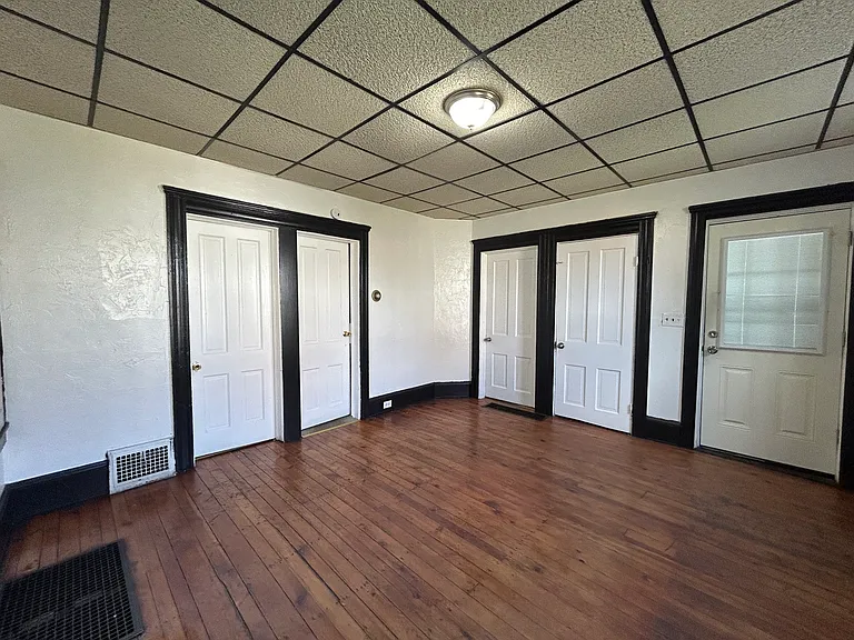 3851 Newark Ave — Photo 2