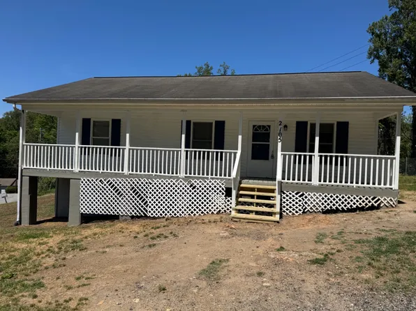 2105 Harpertown Dr, Lenoir, NC 28645