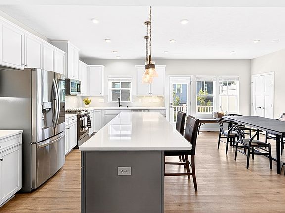 3rd image of 4004 Crown Dr