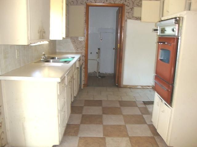 2nd image of 752 NW 1st St