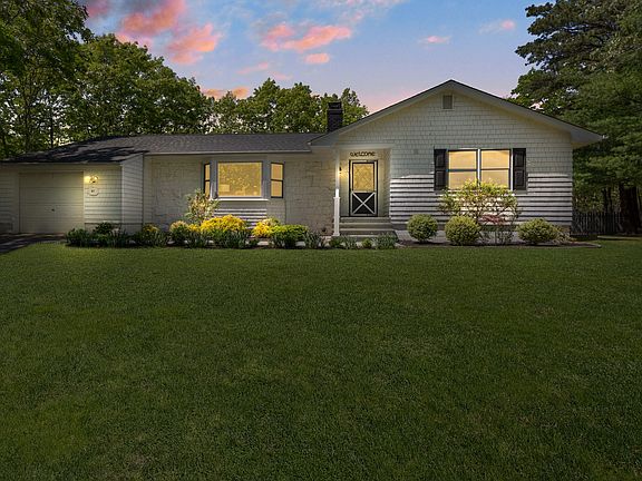 3rd image of 37 Shady Cove Ln
