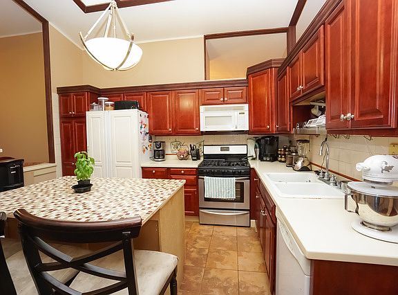5th image of 127 Tay River Dr