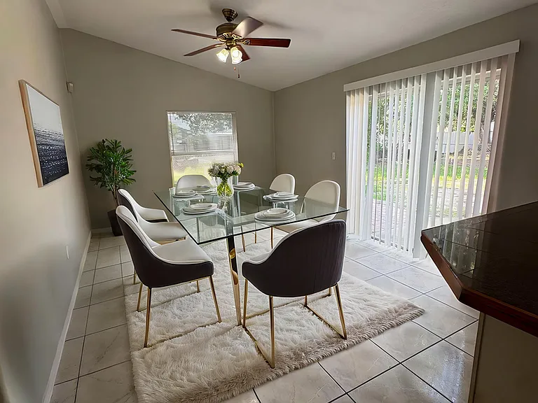 305 Colonade Ct — Photo 4