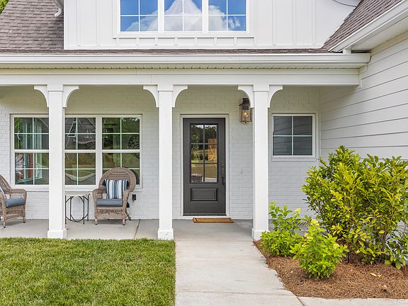 Baldwin Park Model - Elevation B, 2 car garage